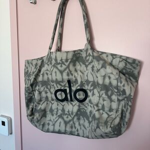 ALO Yoga Black and Gray Patterned Tote
